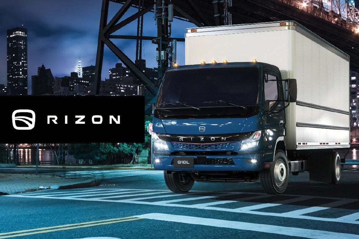 Front view of Daimler Truck's RIZON MD Electric Truck